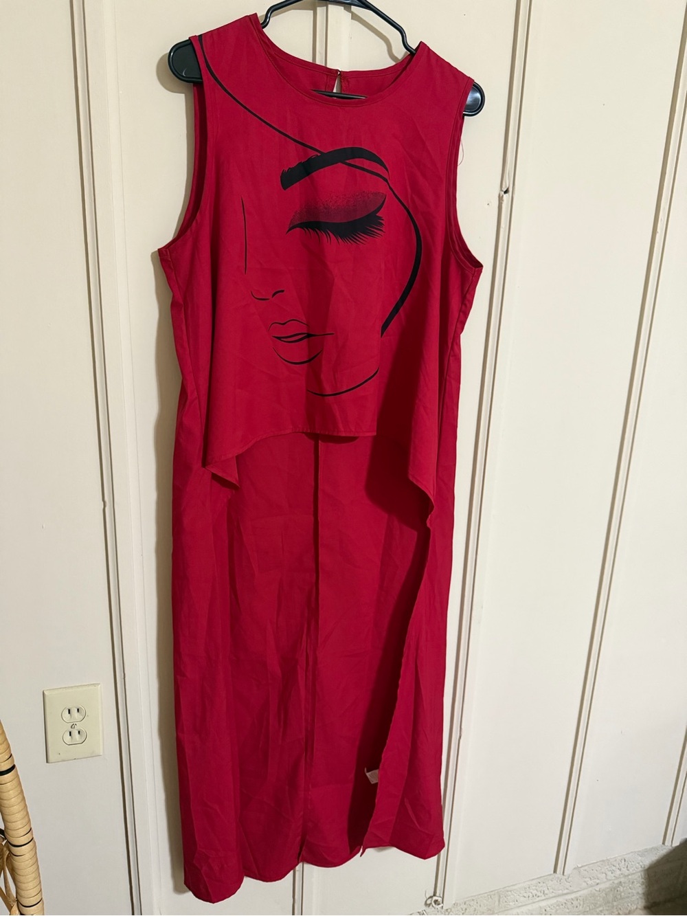 SHEIN Red Sleeveless high low top with Black Graphic Face - Picture 3 of 4